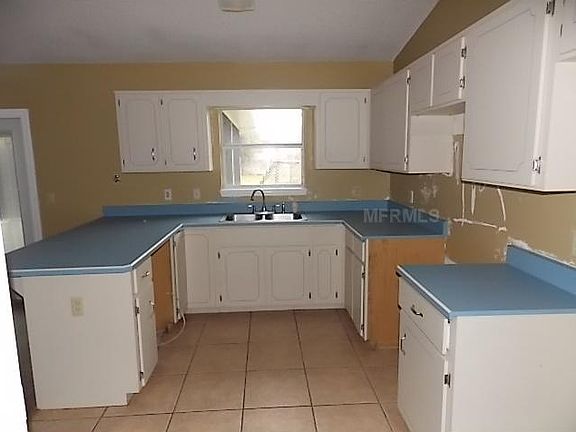 2nd image of 2440 W Park Dr