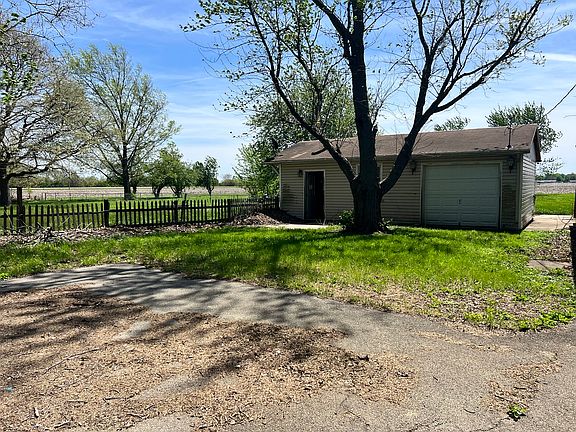 3rd image of 313 Woodworth Dr