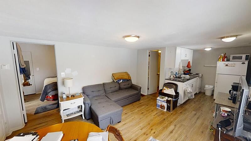 1st image of 101 E McKay St APT 4