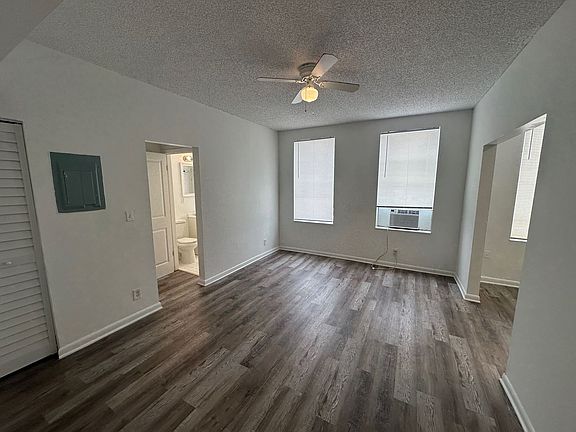 3rd image of 2716 S Dixie Hwy APT 206