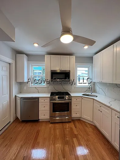 3 bed, 2.0 bath, $4,195 — Photo 2