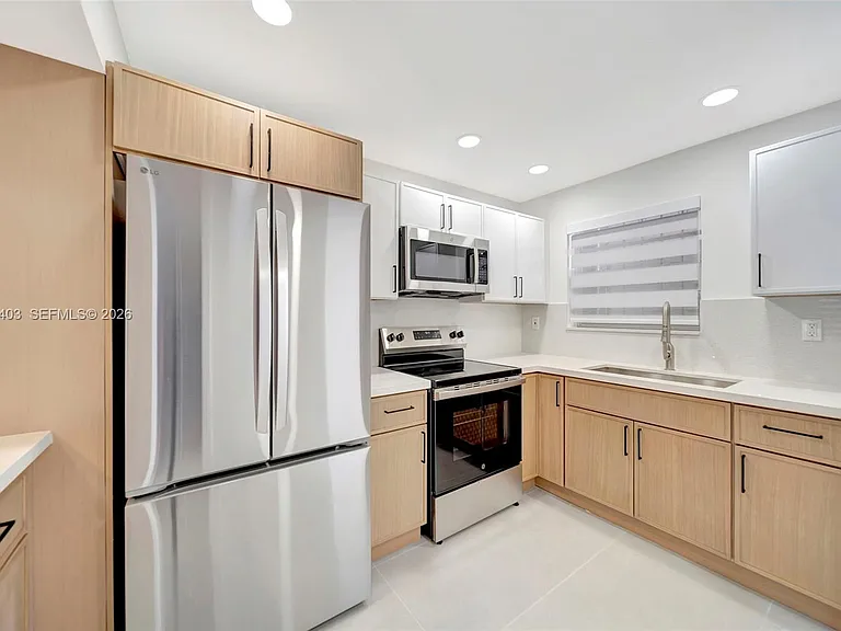 1083 W 38th St #23-8 — Photo 3