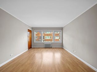 901 Austin St APT 2, Evanston, IL 60202