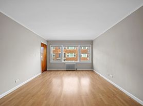 901 Austin St, Evanston, IL