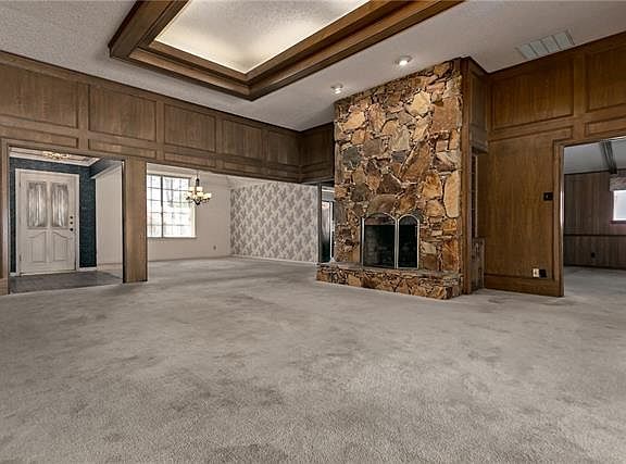 4th image of 10122 Woodlake Dr