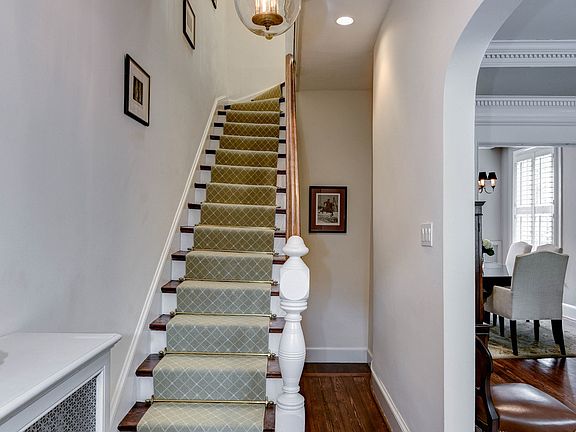 STAIRWAY TO 2ND FLR FROM ENTRY