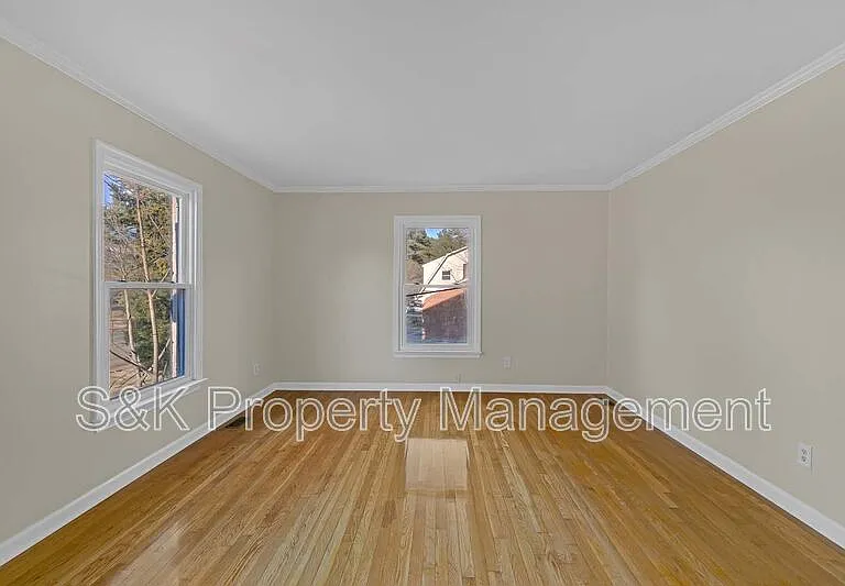 350 Hughes Dr — Photo 10
