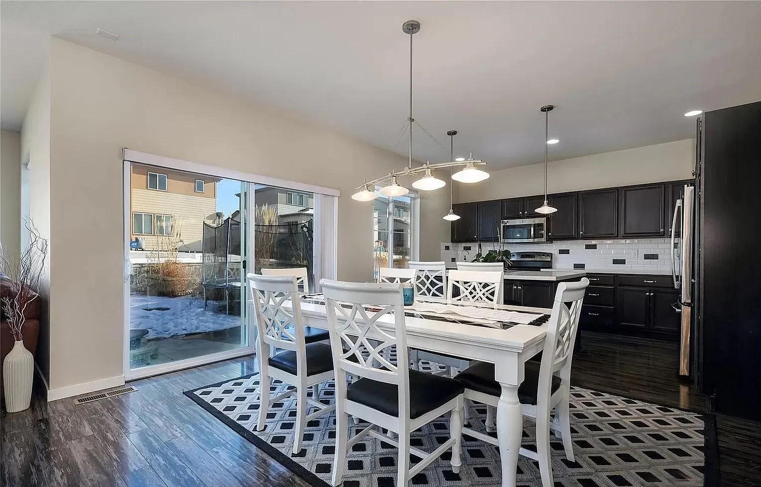 3 bed, 2944 sqft, $2,950 — Photo 4