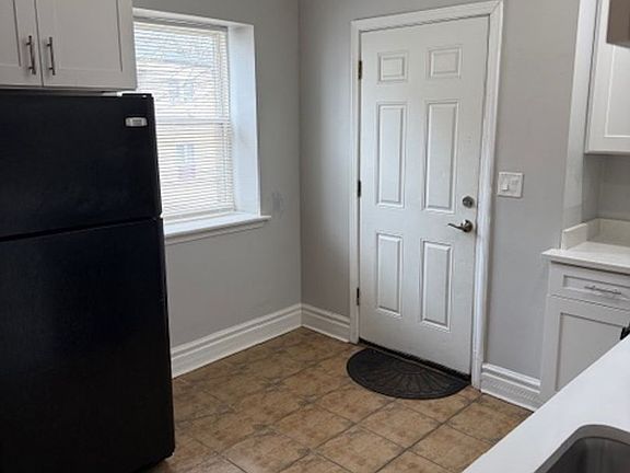 5th image of 6442 N Hamilton Ave #44