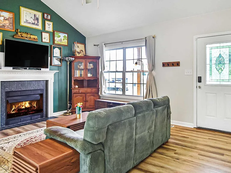 304 Fortway Rd — Photo 3