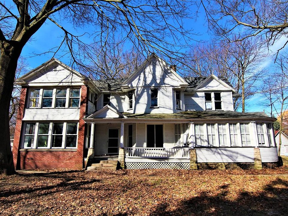 1st image of 827 W Forest Ave