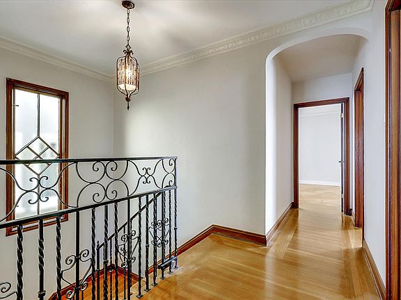 4th image of 465 Magellan Ave