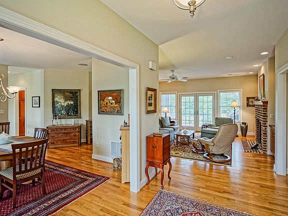 4th image of 30 River Hill Pl