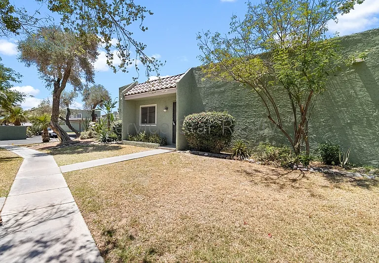 10215 N 8th Pl — Photo 18