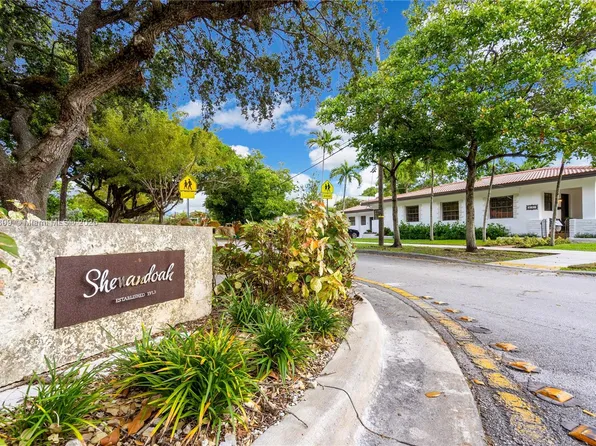 2121 SW 13th Ave, Miami, FL 33145