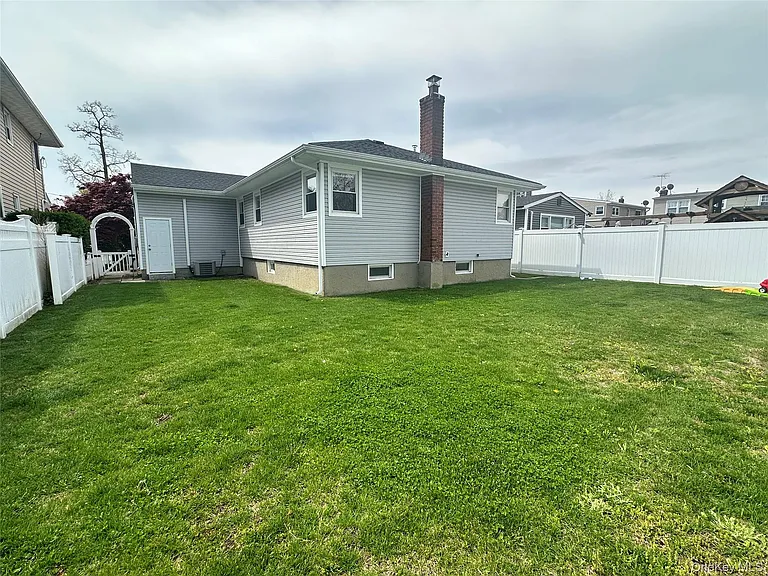 1741 Warren Pl — Photo 20