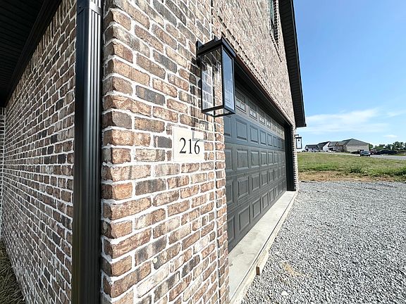 4th image of 216 Brandenburg Way