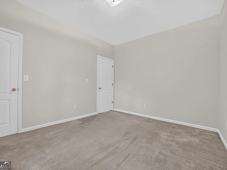 636 Oakland Hills Dr — Photo 3