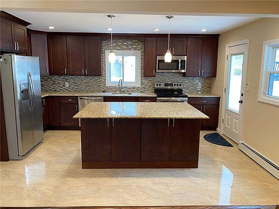 2nd image of 1 Rustwood Pl