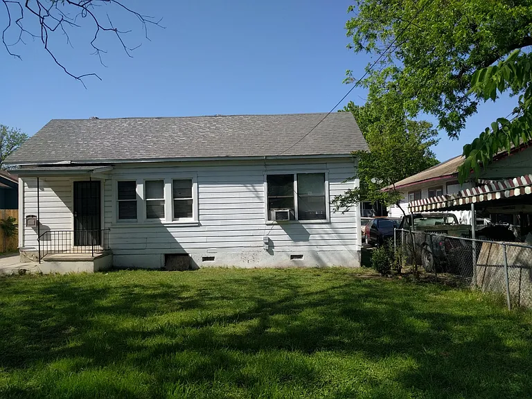 1542 W Craig Pl — Photo 13