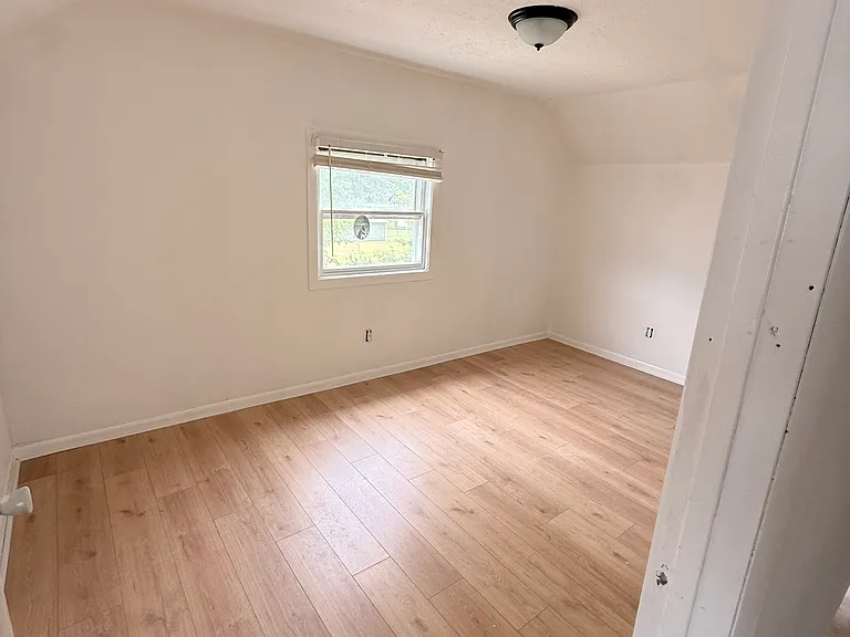 1704 Middle Ave — Photo 3