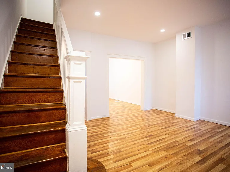 3702 Hayward Ave — Photo 2