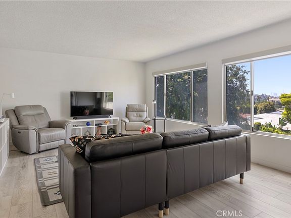 3rd image of 4343 Finley Ave APT 27