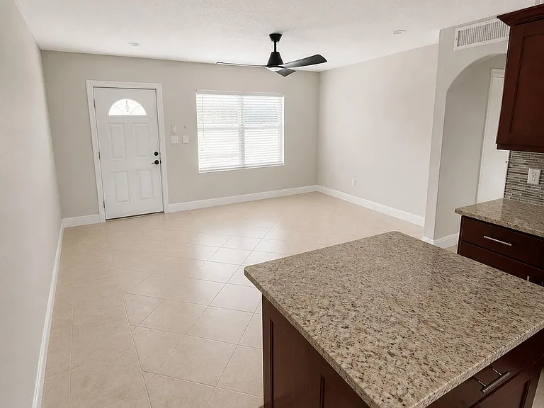 813 Joel Blvd — Photo 5