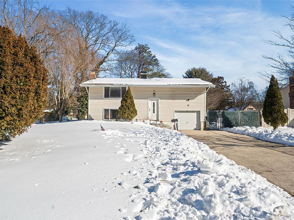 1st image of 19 Scotchpine Drive