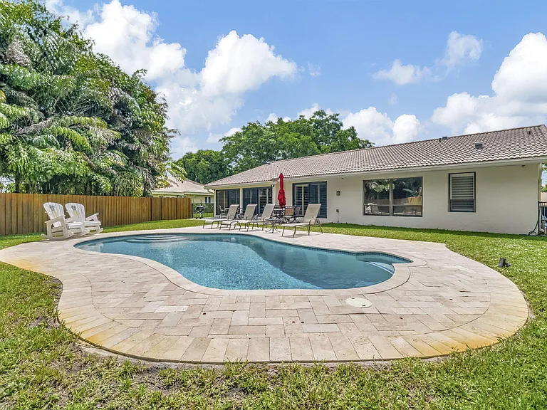 804 Foxpointe Cir — Photo 40