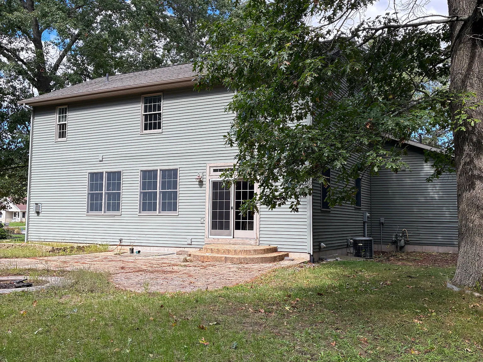 5 bed, 3342 sqft, $2,800 — Photo 3