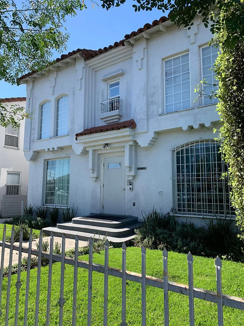 Virginia Apartments — Photo 1