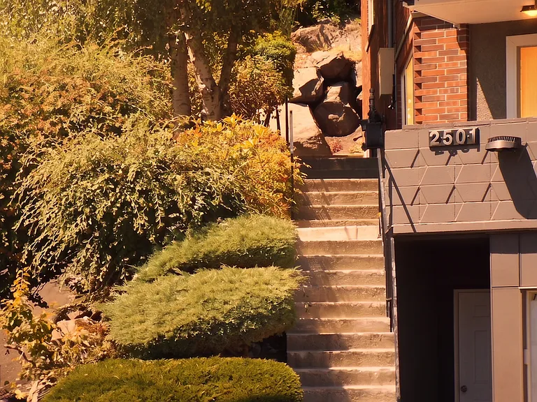2501 Thorndyke Ave W — Photo 26