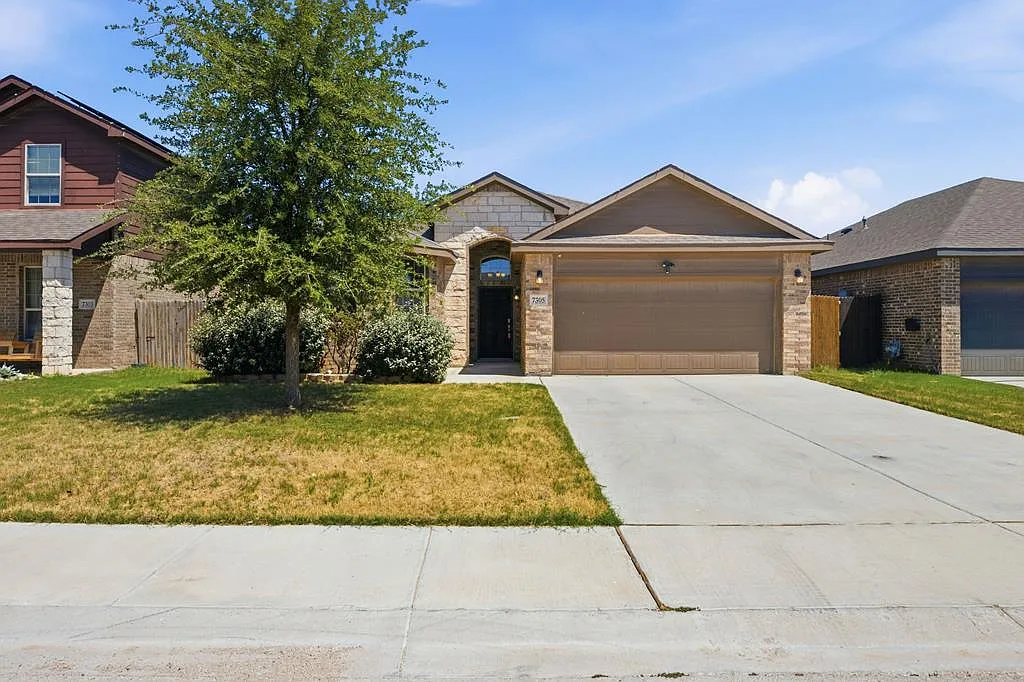 4 bed, 2.0 bath, 1800 sqft, $2,700 — Photo 1