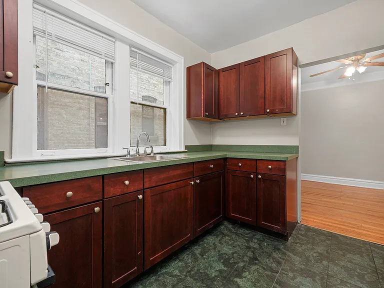 820 Reba Pl #2S — Photo 6