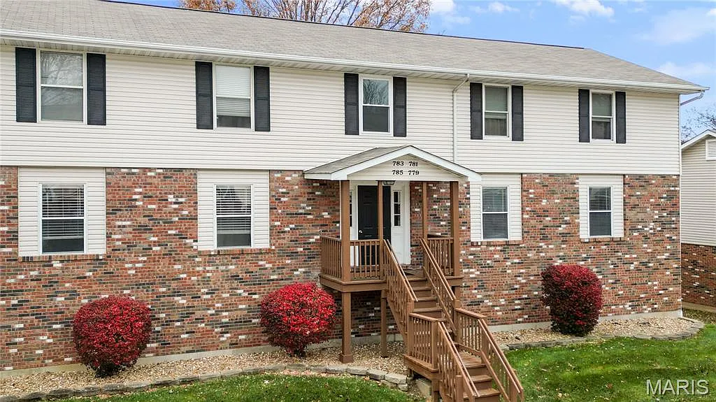 2 bed, 888 sqft, $1,525 — Photo 1