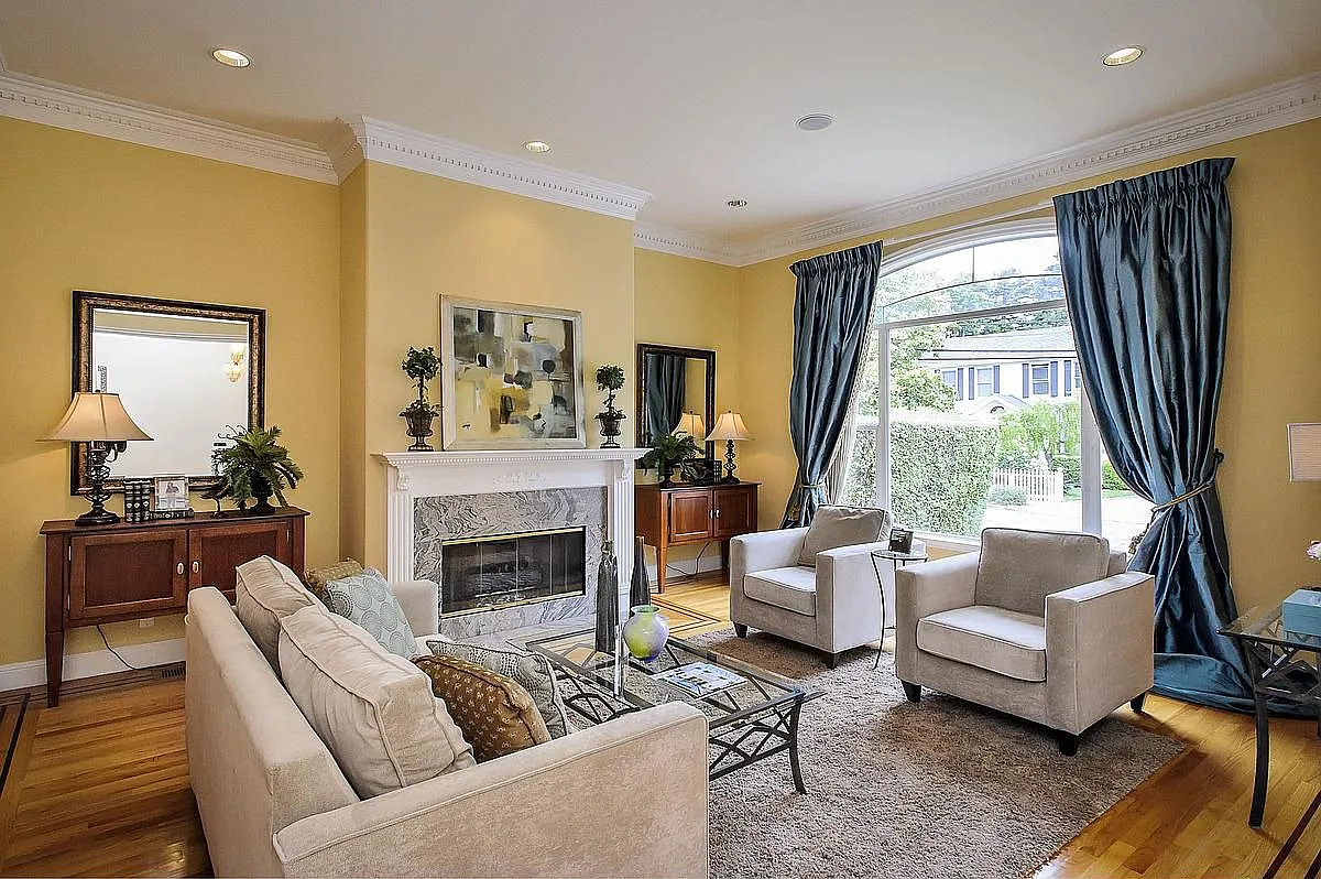 1005 Drake Ave photo 1