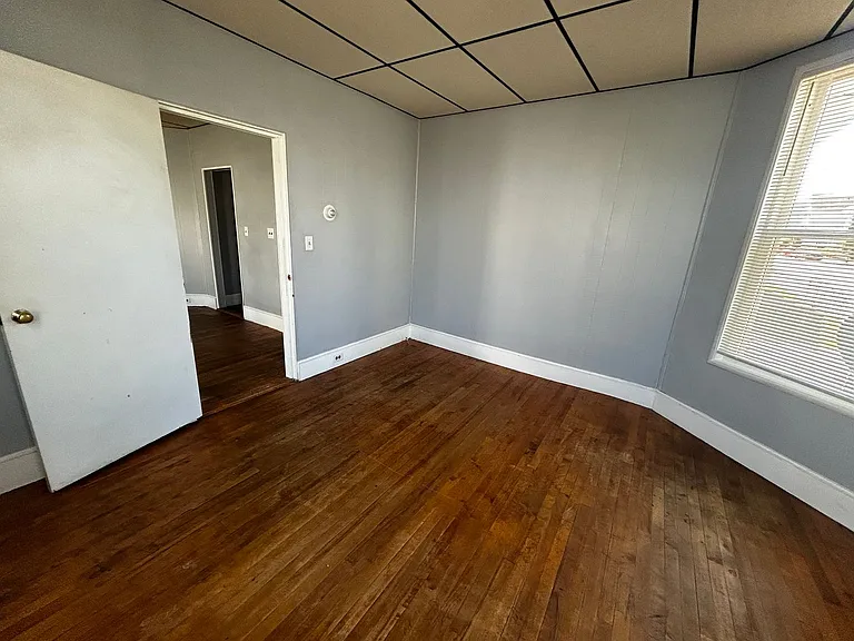 323 Dubuque St & 142-146 Wayne St — Photo 14