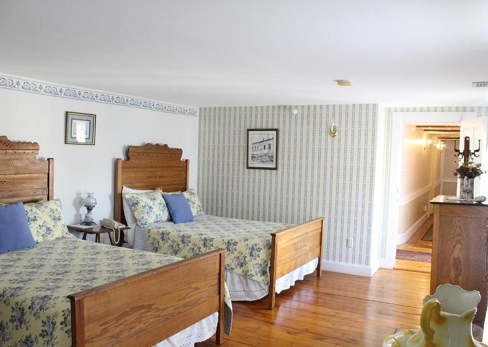 1st image of 6 Portland Ave #16