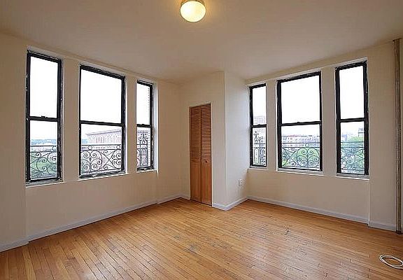 3rd image of 536 W 136th St #30