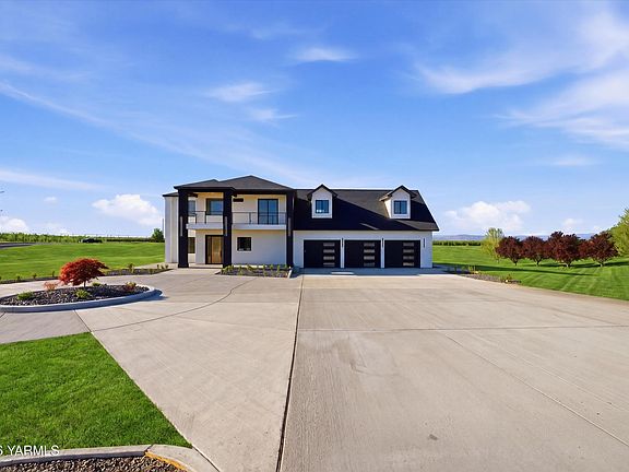 4th image of 3858 E Zillah Dr