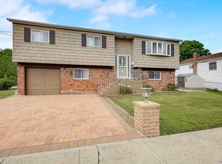 384 Rose St, Freeport, NY 11520