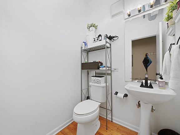 4th image of 1834 Ridge Ave Unit 102