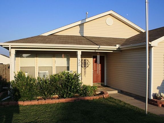 2nd image of 920 Hyacinth Hollow Dr