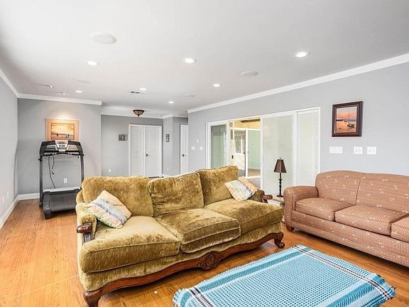 2nd image of 4488 Cerritos Ave