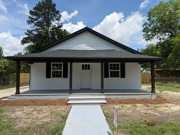 212 W James St, Mullins, SC 29574