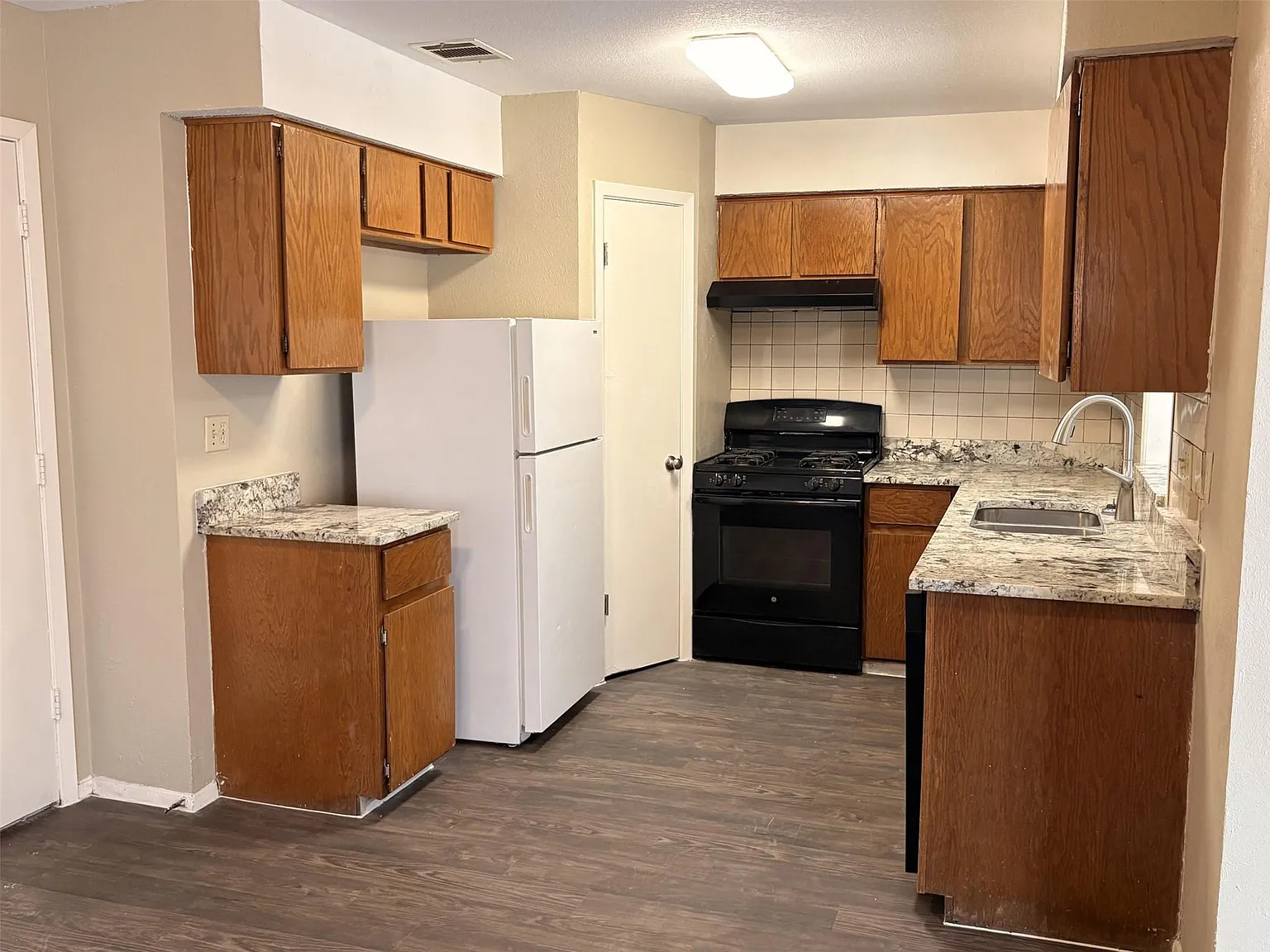 5 bed, 3.0 bath, 1793 sqft, $2,750 — Photo 3