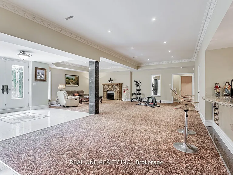 15 Royal Oak Dr — Photo 28