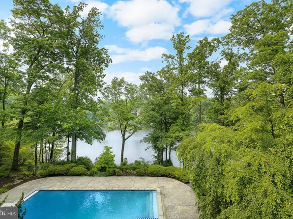 6318 Crosswoods Cir, Falls Church, VA 22044