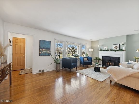 3rd image of 5120 Woodland Ave